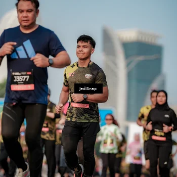 Runner Photo 6763655