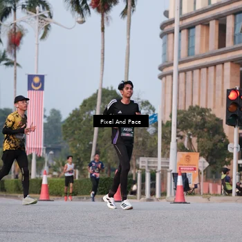 Runner Photo 6764003