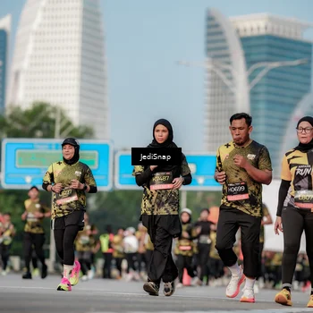 Runner Photo 6764341
