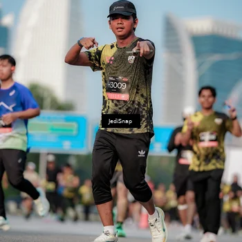 Runner Photo 6765055