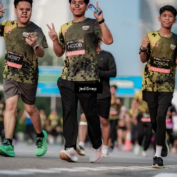Runner Photo 6765105