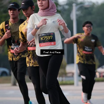 Runner Photo 6766303