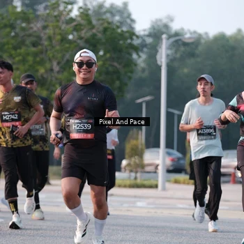 Runner Photo 6770059