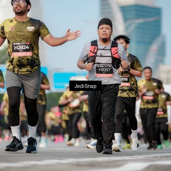 Runner Photo 6771005