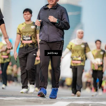 Runner Photo 6781665
