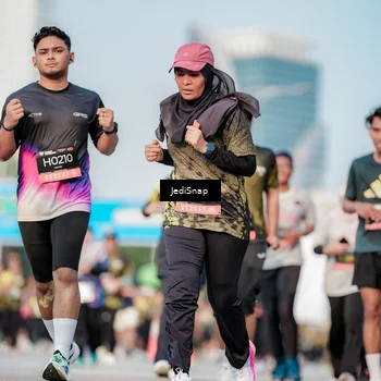 Runner Photo 6784246