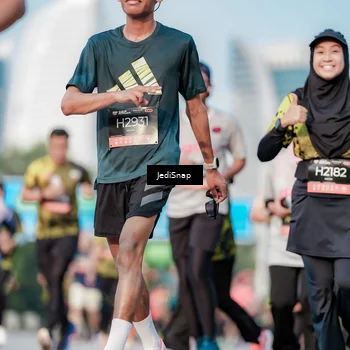 Runner Photo 6784400