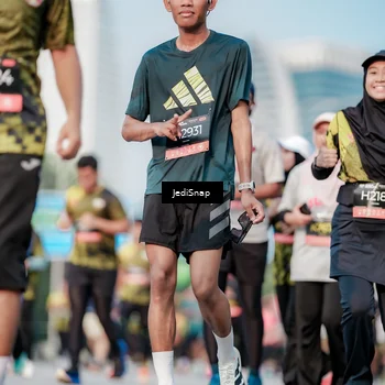 Runner Photo 6784473
