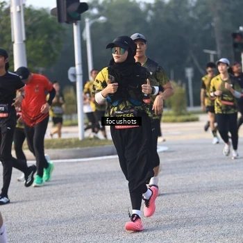 Runner Photo 6785435
