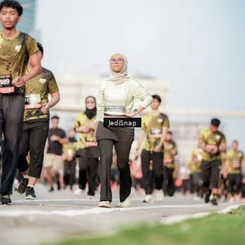 Runner Photo 6786012