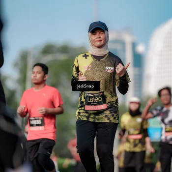 Runner Photo 6787211