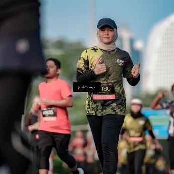 Runner Photo 6787273
