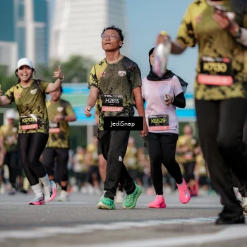 Runner Photo 6787825