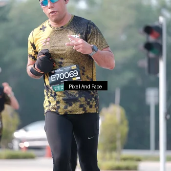 Runner Photo 6789757