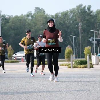 Runner Photo 6792355