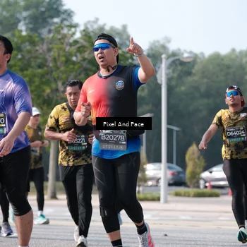 Runner Photo 6793635