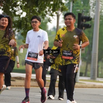 Runner Photo 6794613