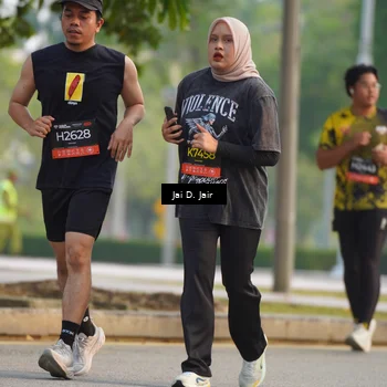 Runner Photo 6796175