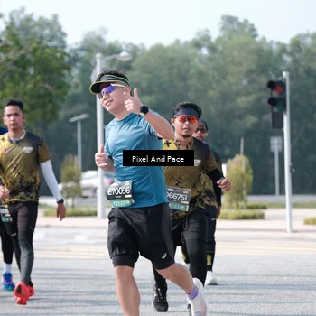 Runner Photo 6796640