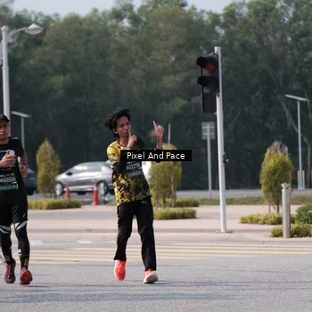 Runner Photo 6798072