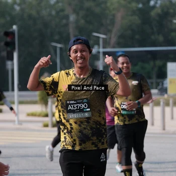 Runner Photo 6798910