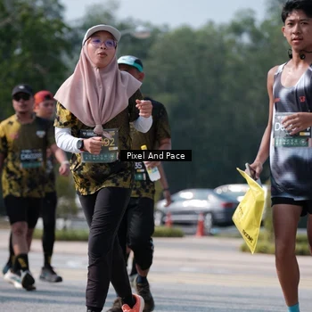 Runner Photo 6800110