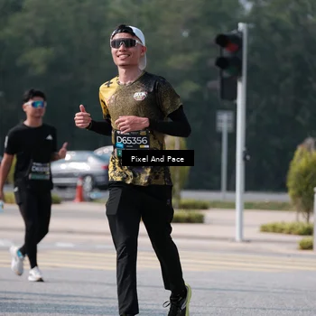 Runner Photo 6800932