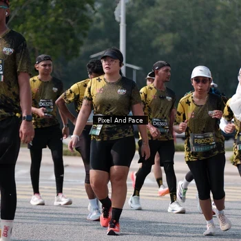 Runner Photo 6802158