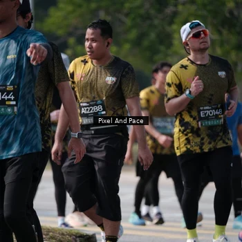 Runner Photo 6802346