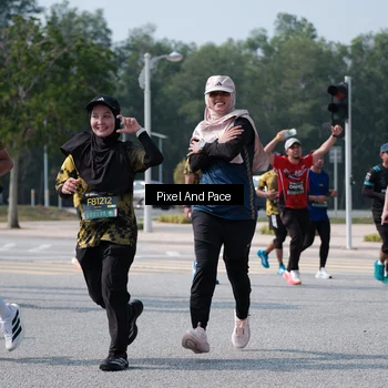 Runner Photo 6803055