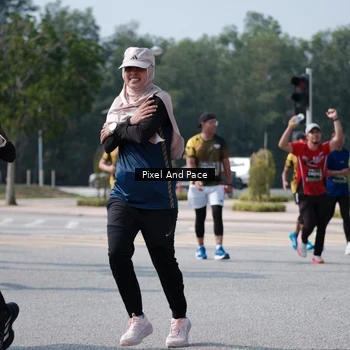 Runner Photo 6803071