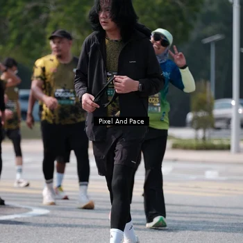 Runner Photo 6807019