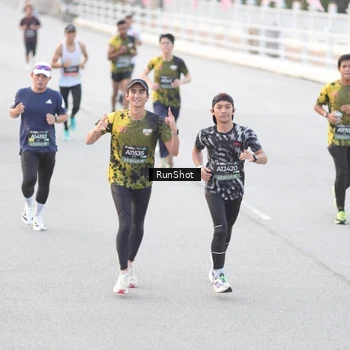 Runner Photo 6813109