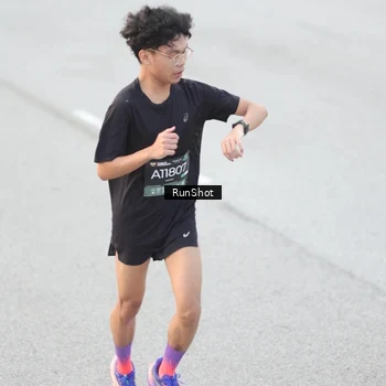 Runner Photo 6813675