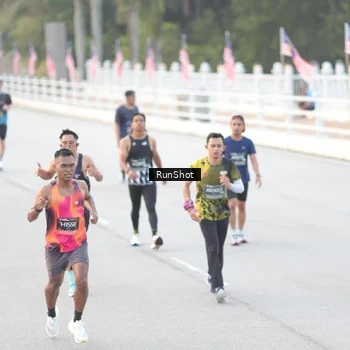 Runner Photo 6813875