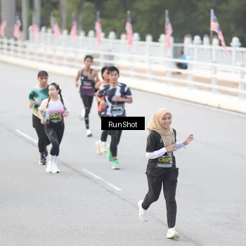 Runner Photo 6814274
