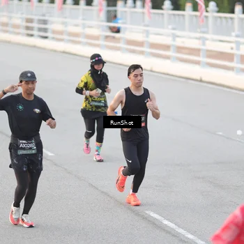 Runner Photo 6815175
