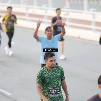 Runner Photo 6815858