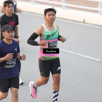 Runner Photo 6815930