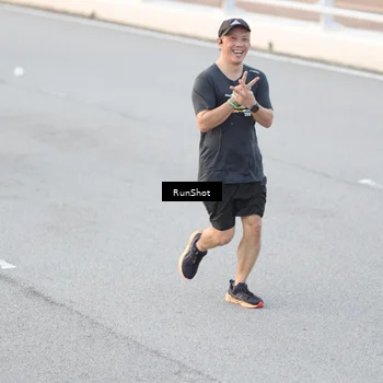 Runner Photo 6816190