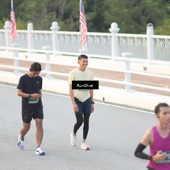 Runner Photo 6816242