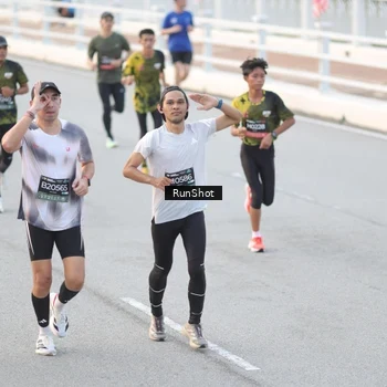 Runner Photo 6816359