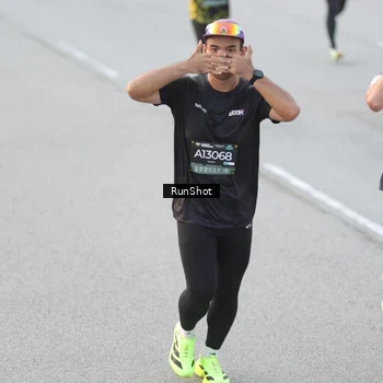 Runner Photo 6816376