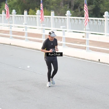 Runner Photo 6816412