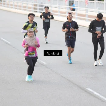 Runner Photo 6816435