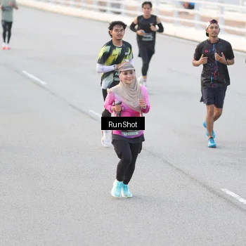 Runner Photo 6816442