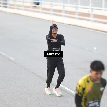 Runner Photo 6817043