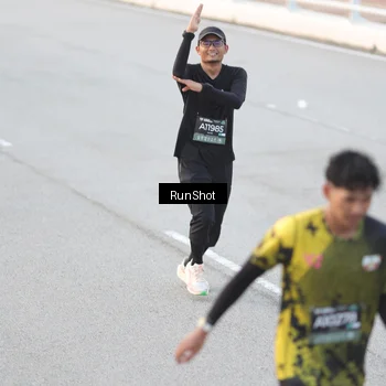 Runner Photo 6817048