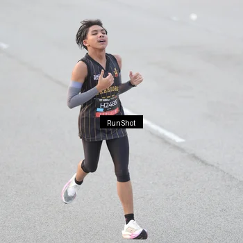 Runner Photo 6817060