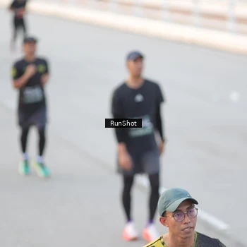 Runner Photo 6817095